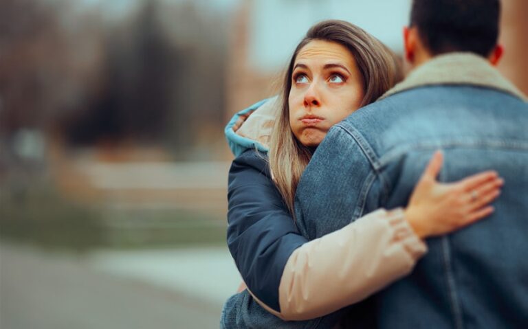 35 Quotes on Fake Relationships (And Seeing Through the Act)